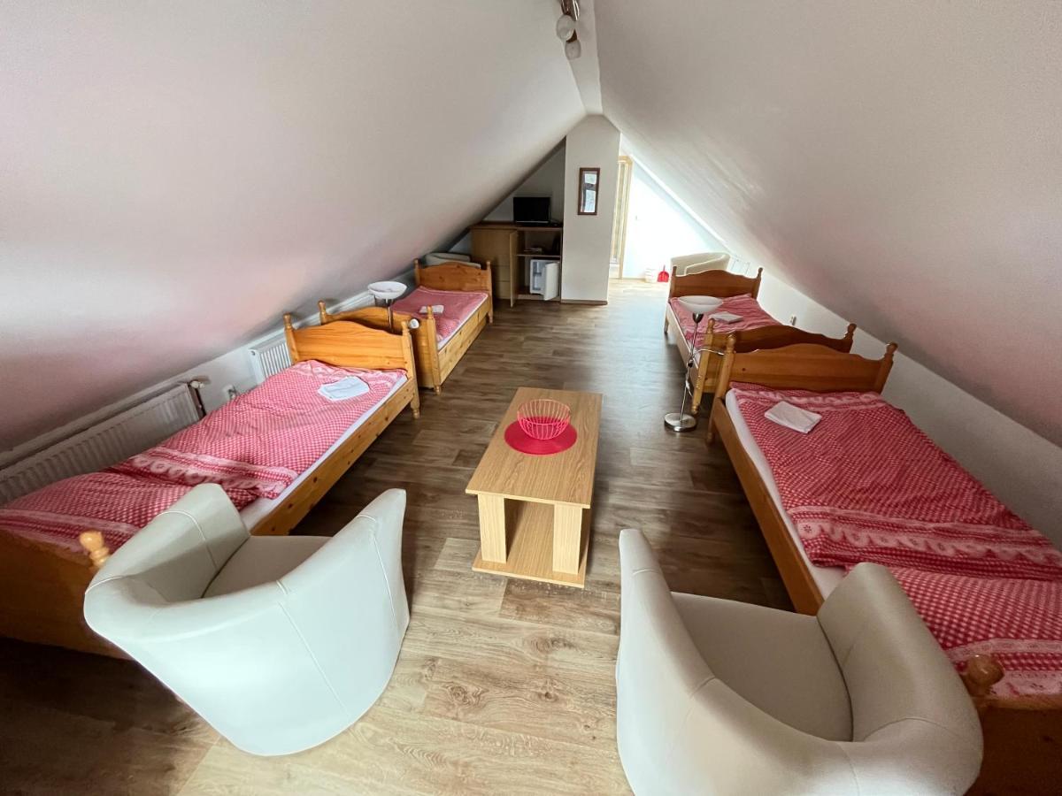 Sokoli Hnizdo Hotel Hlaska Екстериор снимка