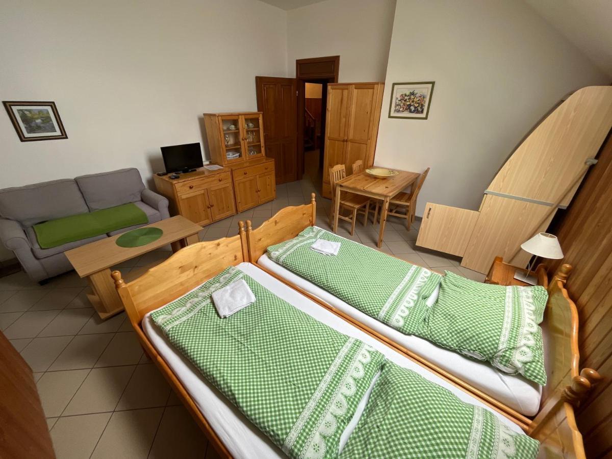 Sokoli Hnizdo Hotel Hlaska Екстериор снимка